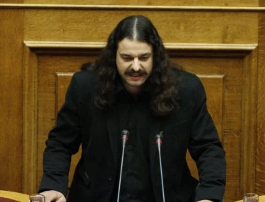 Οδηγώντας το βουλευτικό αυτοκίνητο και με ταχύτητα 180 χλμ. αγνόησε τα μπλόκα της ΕΛ.ΑΣ. ο Κ. Μπαρμπαρούσης